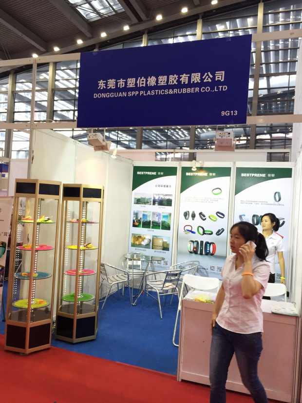 塑伯TPE展會現(xiàn)場人員